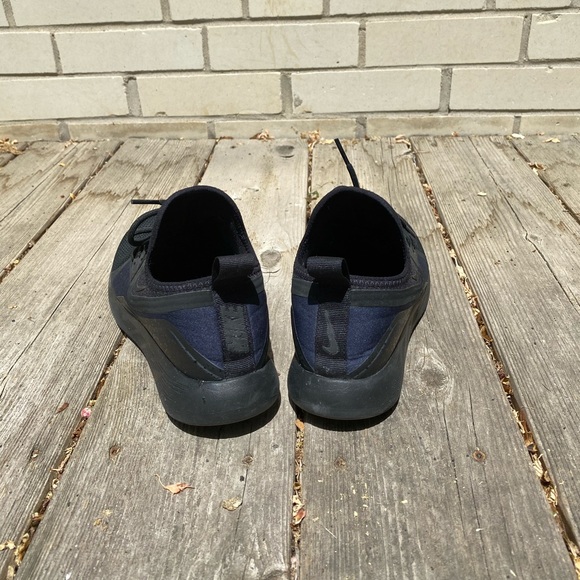 Women’s Nike Lunarcharge sneakers - Picture 2 of 13